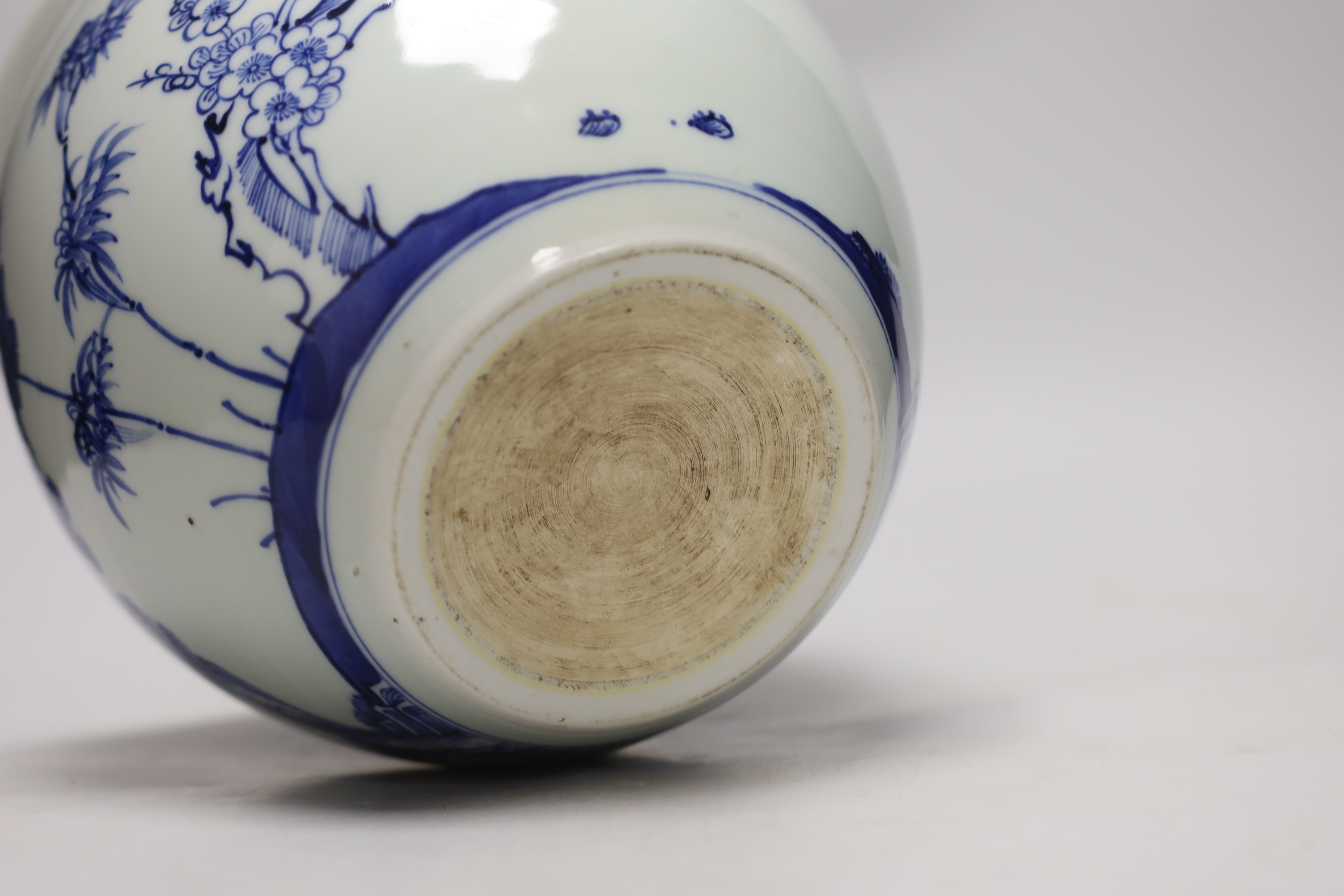 A Chinese blue and white jardiniere, 18cm high